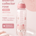 Biberon rose collector TIGEX pour bébé sur une surface en bois