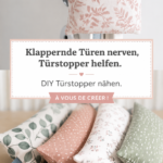 Un modèle coloré d'arrêt de porte DIY en tissu placé devant une porte