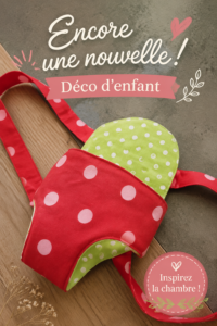 Chambre d'enfant lumineuse avec une décoration colorée