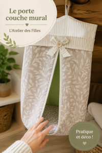 Un porte couche mural moderne et stylé dans une maison élégante.