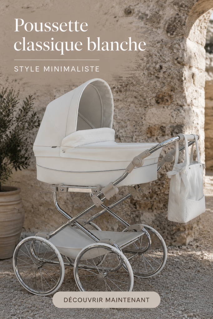 Poussette blanche minimaliste avec un nouveau-né à l'intérieur, en extérieur