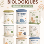 Sélection de laits bio pour bébés présentés sur une table