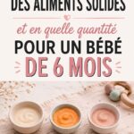 Bébé souriant avec une cuillère, prêt à découvrir les aliments solides.