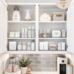 Nursery inspirée de Nashville avec des couleurs chaudes et des éléments en bois