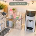 Station de rangement pour biberons, organisée et pratique à utiliser.